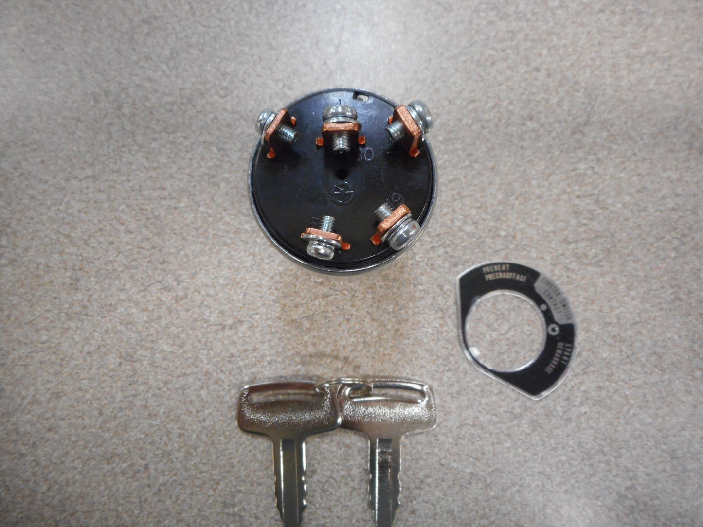 44961 SWITCH, IGNITION W. KEYS (2)